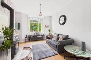 Fernseher, Kamin, Arbeitsbereiche