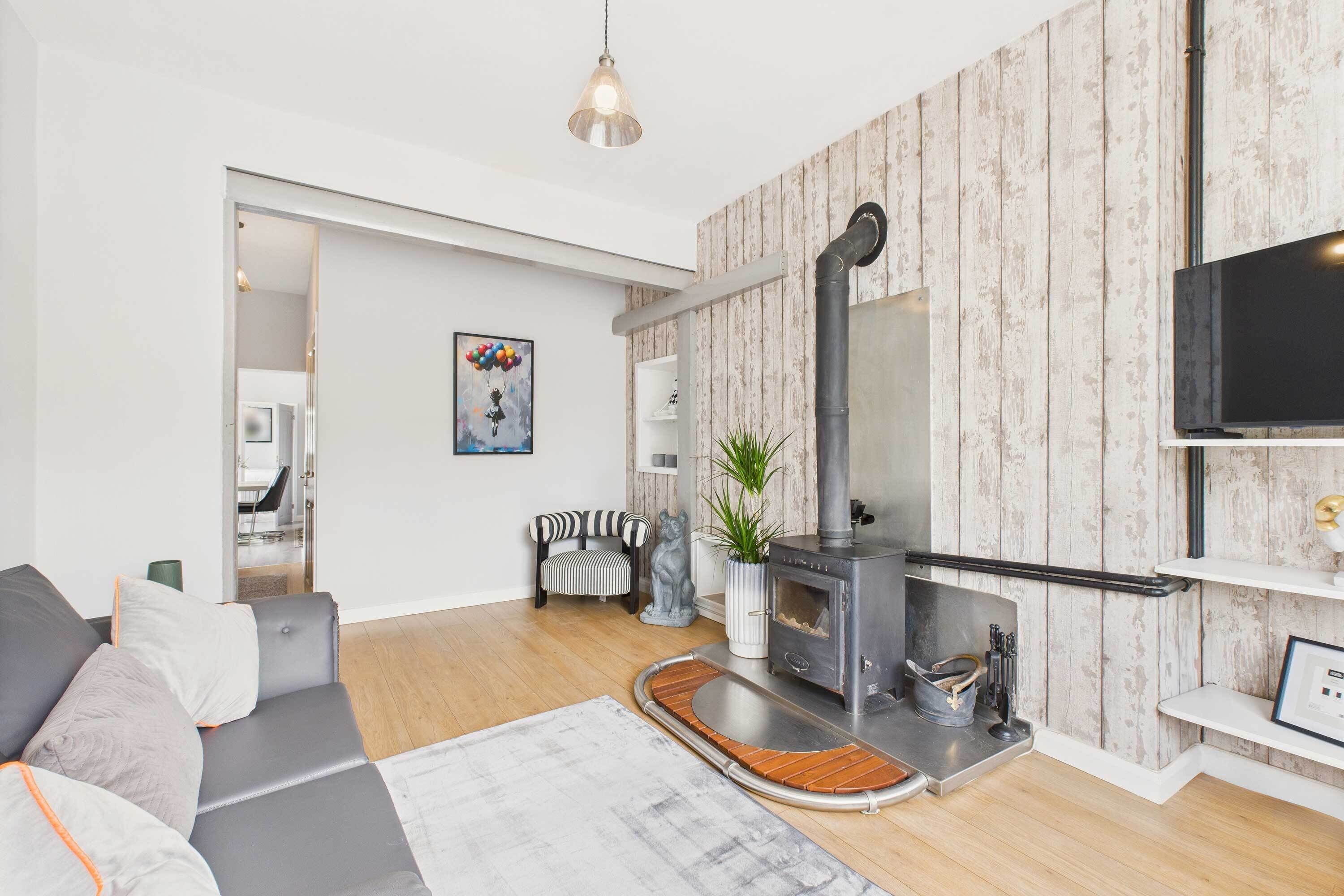 TV, fireplace, offices