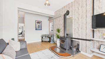 TV, fireplace, offices