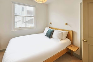 1 Schlafzimmer, Schreibtisch, WLAN, Bettwäsche
