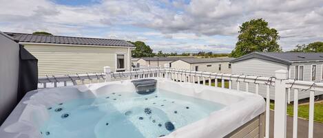 مغطس سبا خارجي