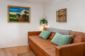 House, 1 Bedroom, Smoking, City View | Living room