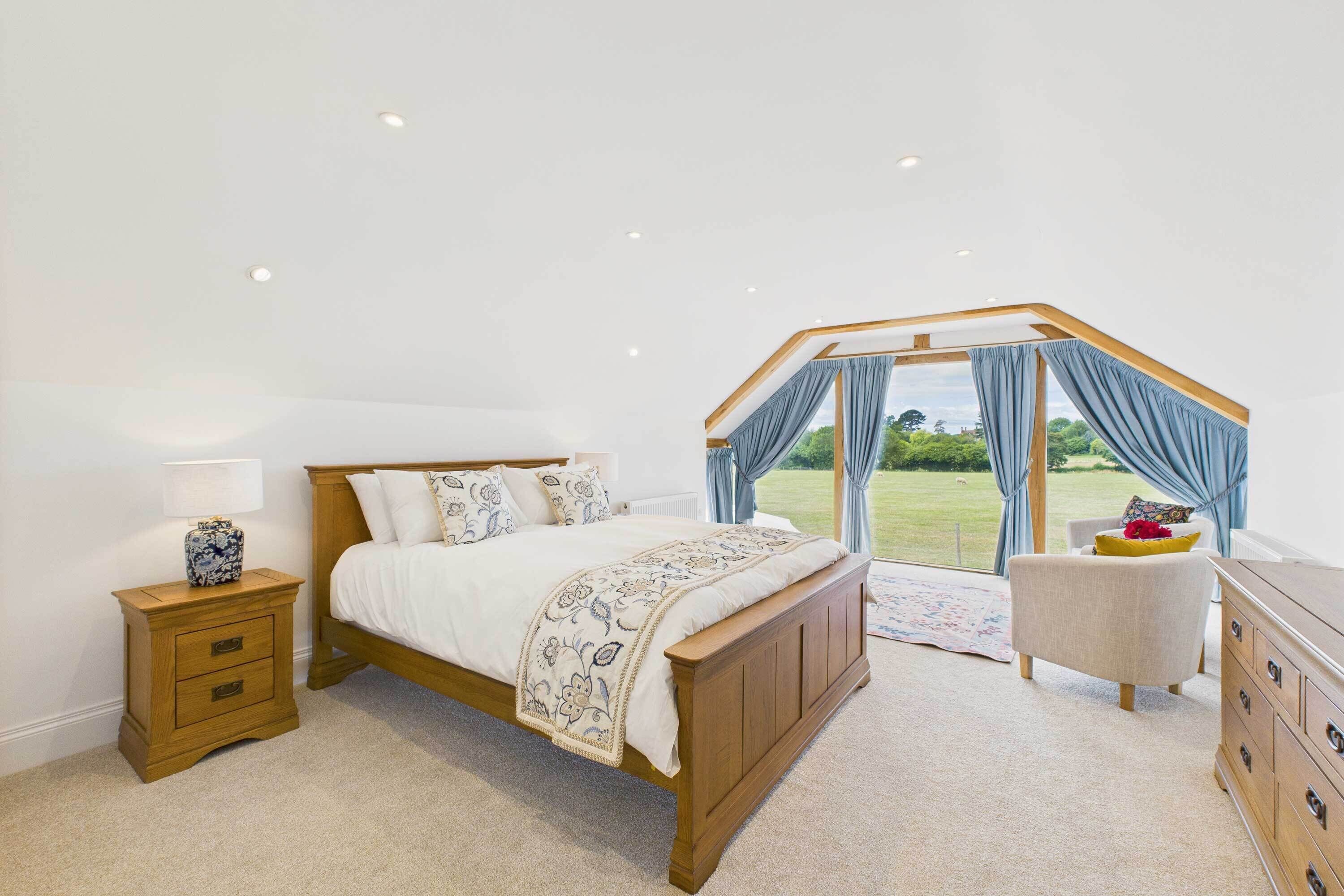 Desk, iron/ironing board, travel cot, WiFi