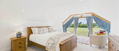 Bureau, fer et planche Ă repasser, lit parapluie, Wi-Fi