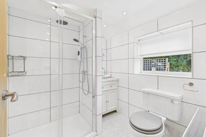 Shower, hair dryer, towels, shampoo