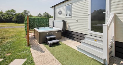 Host & Stay | Woodpecker Lodge