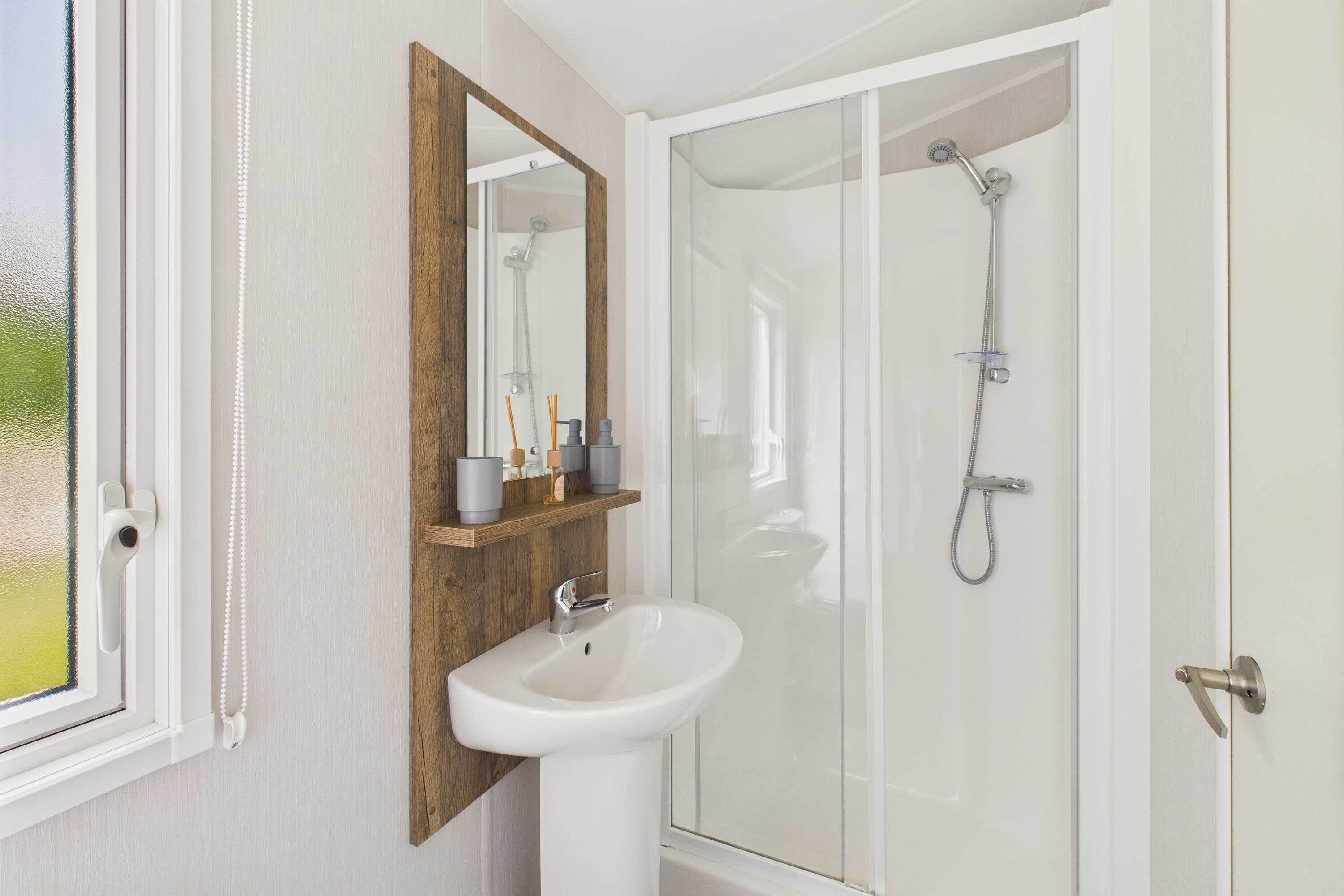 Douche, serviettes fournies
