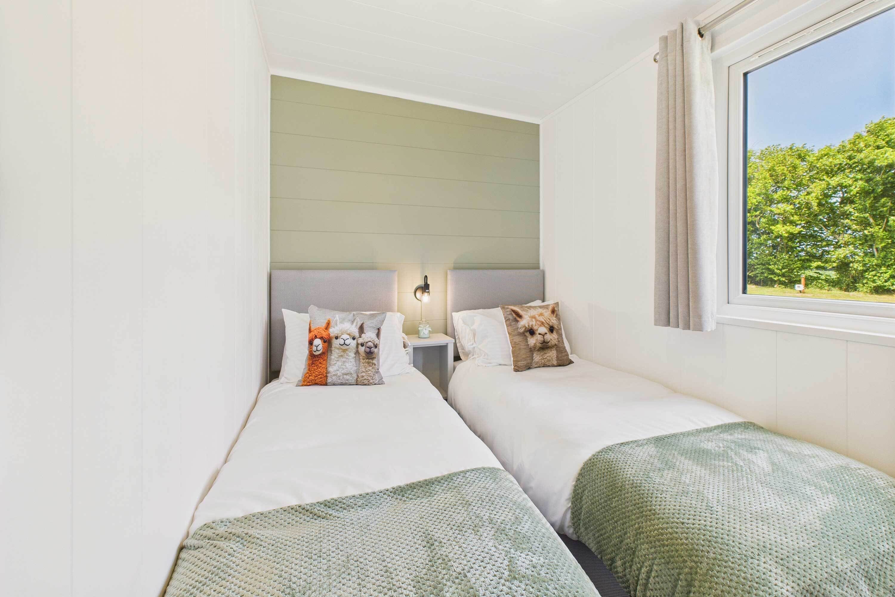 2 bedrooms, iron/ironing board, bed sheets