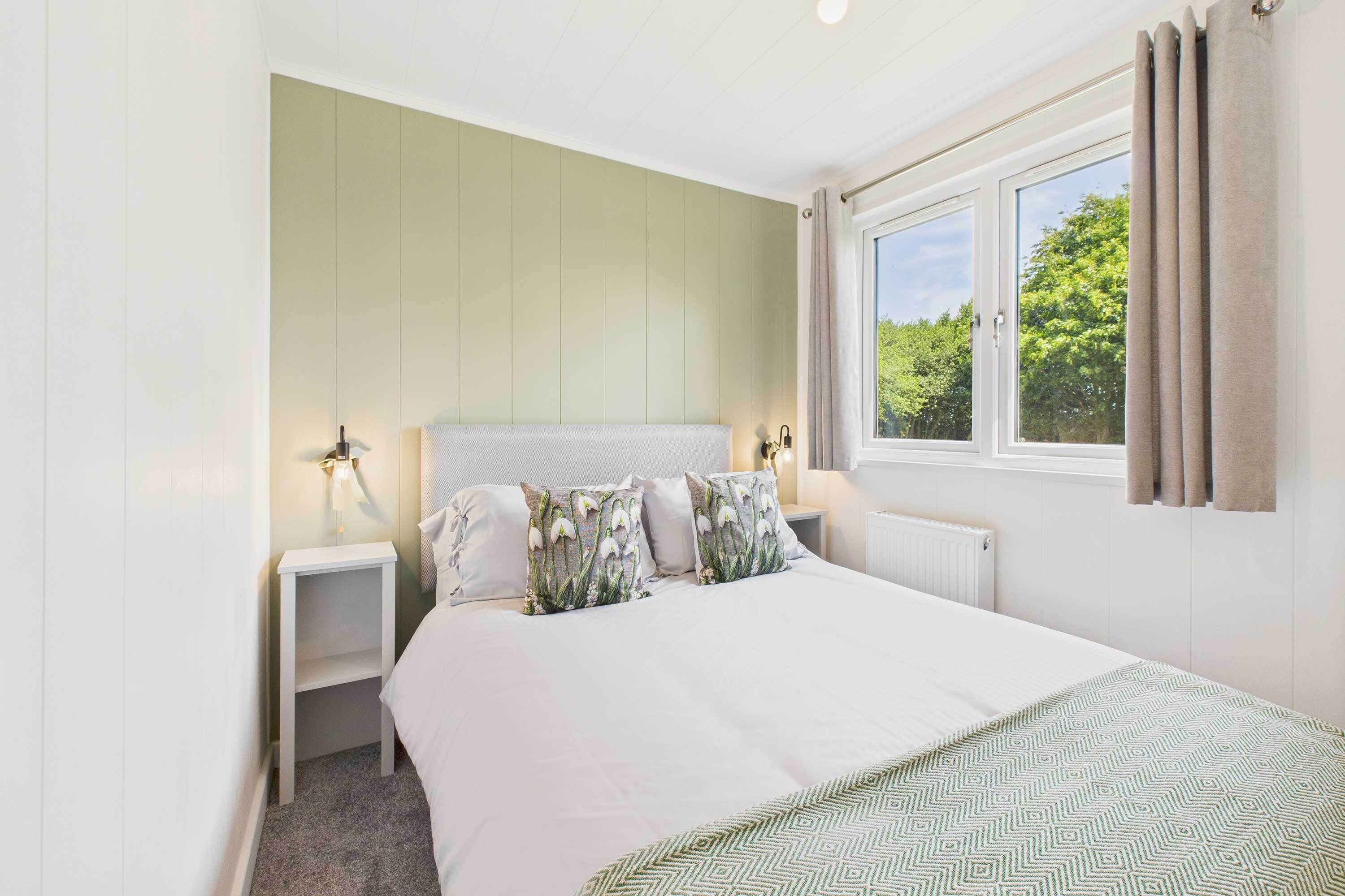 2 bedrooms, iron/ironing board, bed sheets