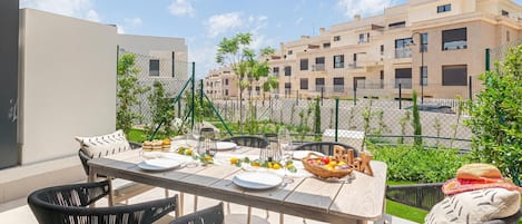 Luxury Townhome, Multiple Bedrooms, 2 Bathrooms (House La Cala with pool for 6) | Outdoor dining