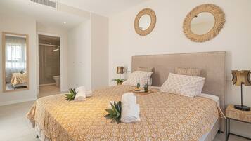 Luxury Townhome, Multiple Bedrooms, 2 Bathrooms (House La Cala with pool for 6) | 3 bedrooms, laptop workspace, iron/ironing board, free WiFi