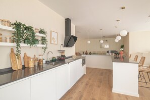 Luxury Townhome, Multiple Bedrooms, 2 Bathrooms (House La Cala with pool for 6) | Private kitchen