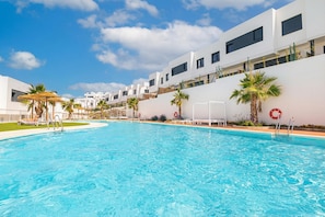 Luksuspientalo, useita makuuhuoneita, 2 kylpyhuonetta (House La Cala with pool for 6) | Uima-allas