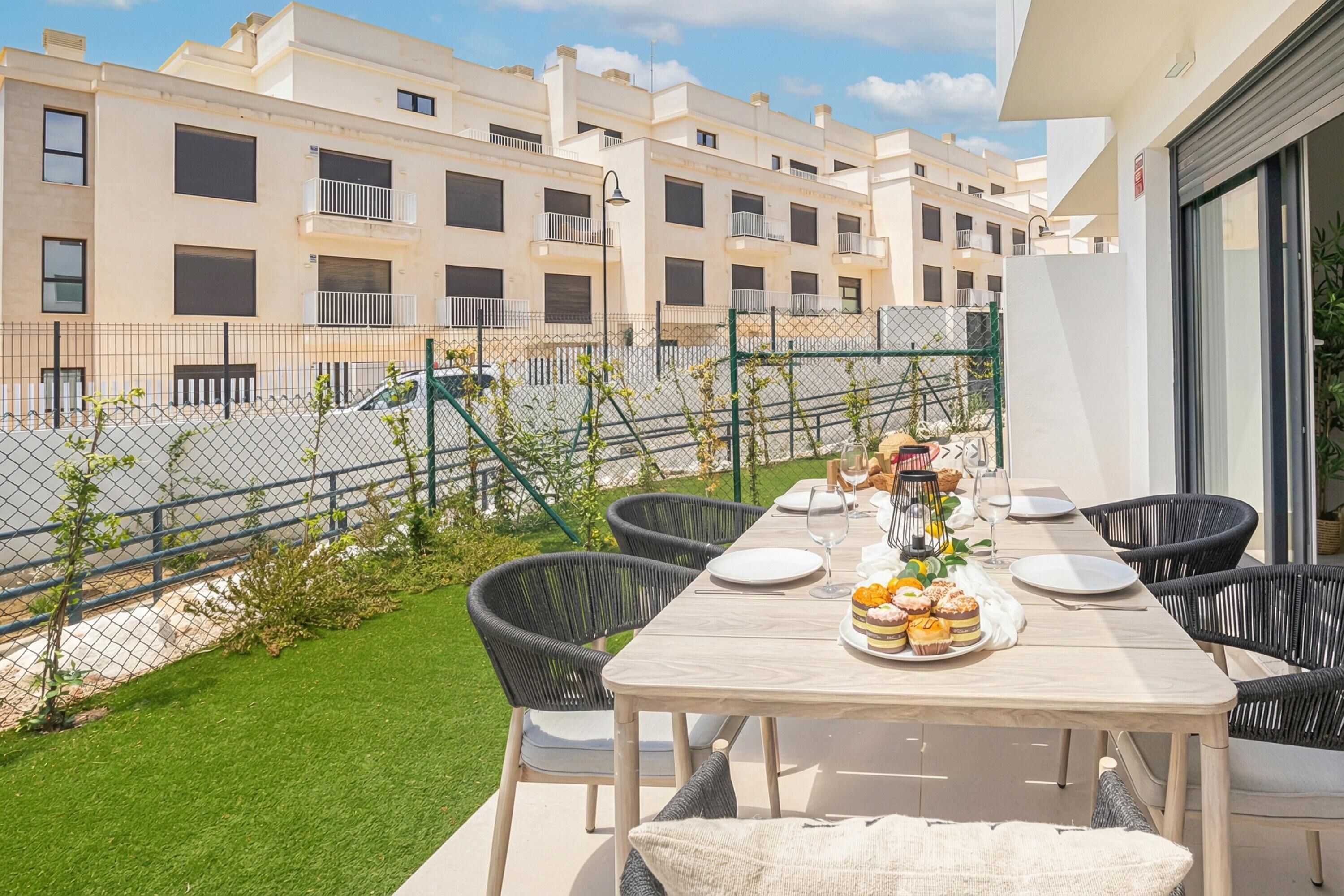 Luxury Townhome, Multiple Bedrooms, 2 Bathrooms (House La Cala with pool for 6) | Outdoor dining