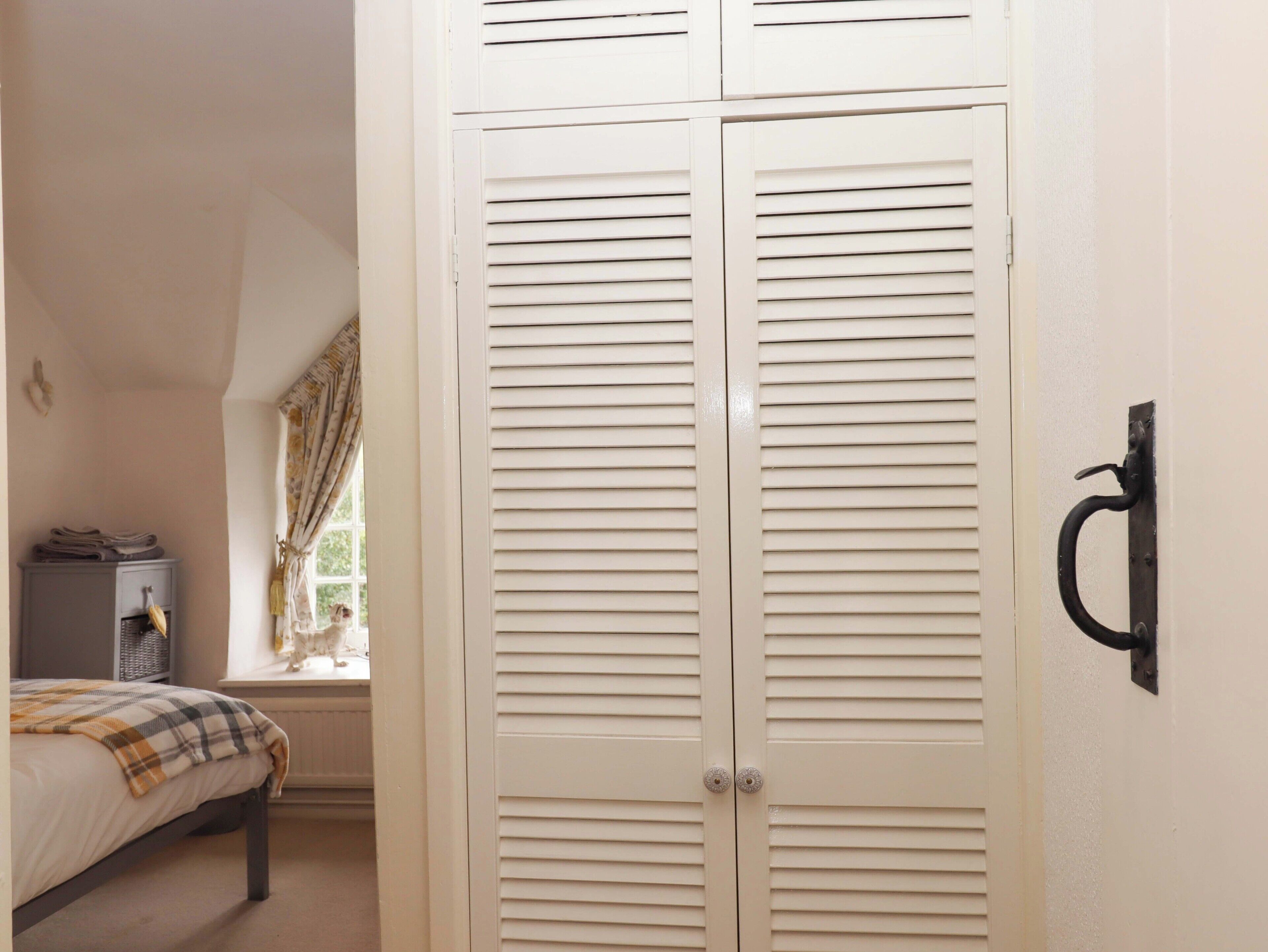 2 dormitoris, decoració individual i mobiliari individual 