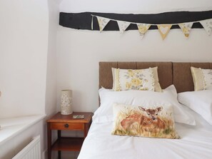 2 Schlafzimmer, individuell dekoriert, individuell eingerichtet