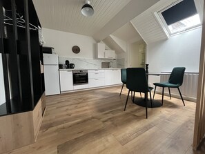 Fridge, microwave, oven, coffee/tea maker