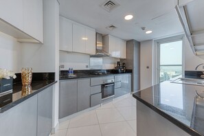 Luxury Apartment, Balcony, Canal View | Private kitchen