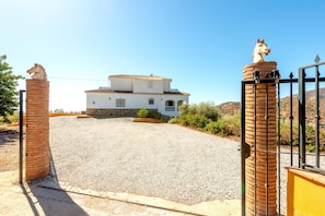 5 bedrooms