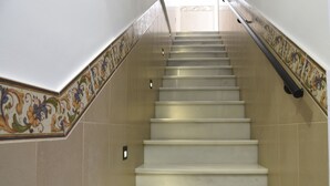 A staircase with beige steps and decorative tiles on the walls. - Atico Platero Nerja by At Home Costa del Sol (Nerja)