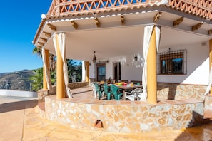 5 bedrooms