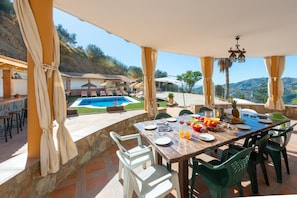 5 bedrooms