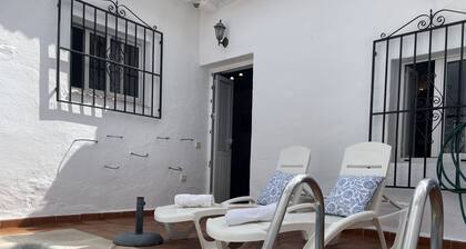 Casa Paquita con Piscina Privada en Maro By At Hom