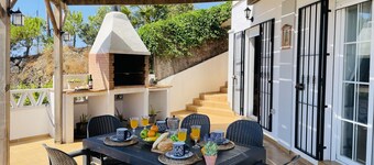 Casa Blanca con Vistas al mar by At Home Costa del