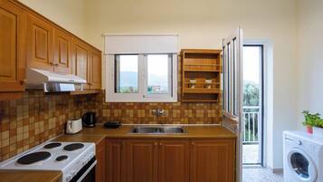 Refrigerador, horno, placa de cocina, cafetera/tetera