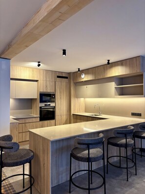 Premium Apartment | Private kitchen | Microwave, oven, stovetop, dishwasher