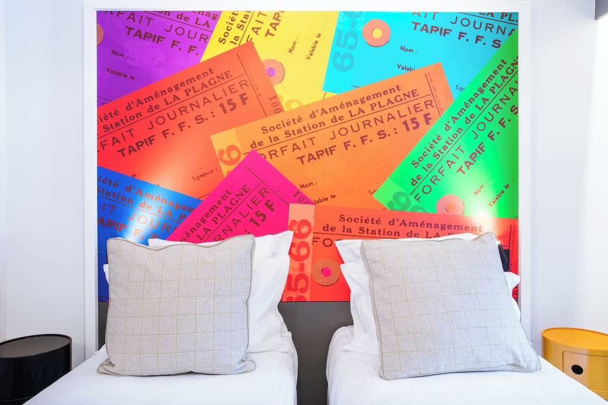 Chambre Supérieure Sud | Κλινοσκεπάσματα υψηλής ποιότητας, χρηματοκιβώτιο στο δωμάτιο