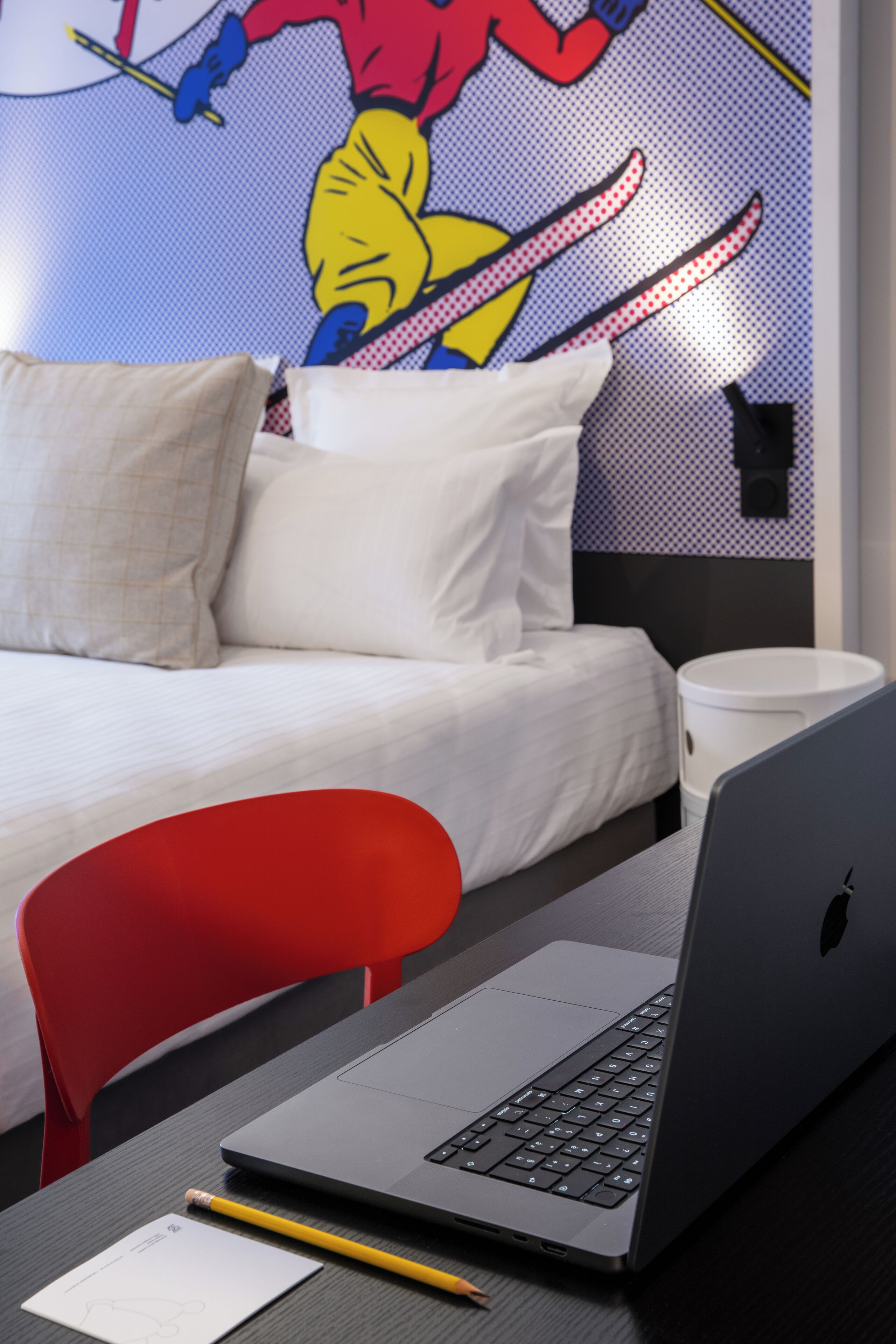 Chambre supérieure ouest | Κλινοσκεπάσματα υψηλής ποιότητας, χρηματοκιβώτιο στο δωμάτιο 