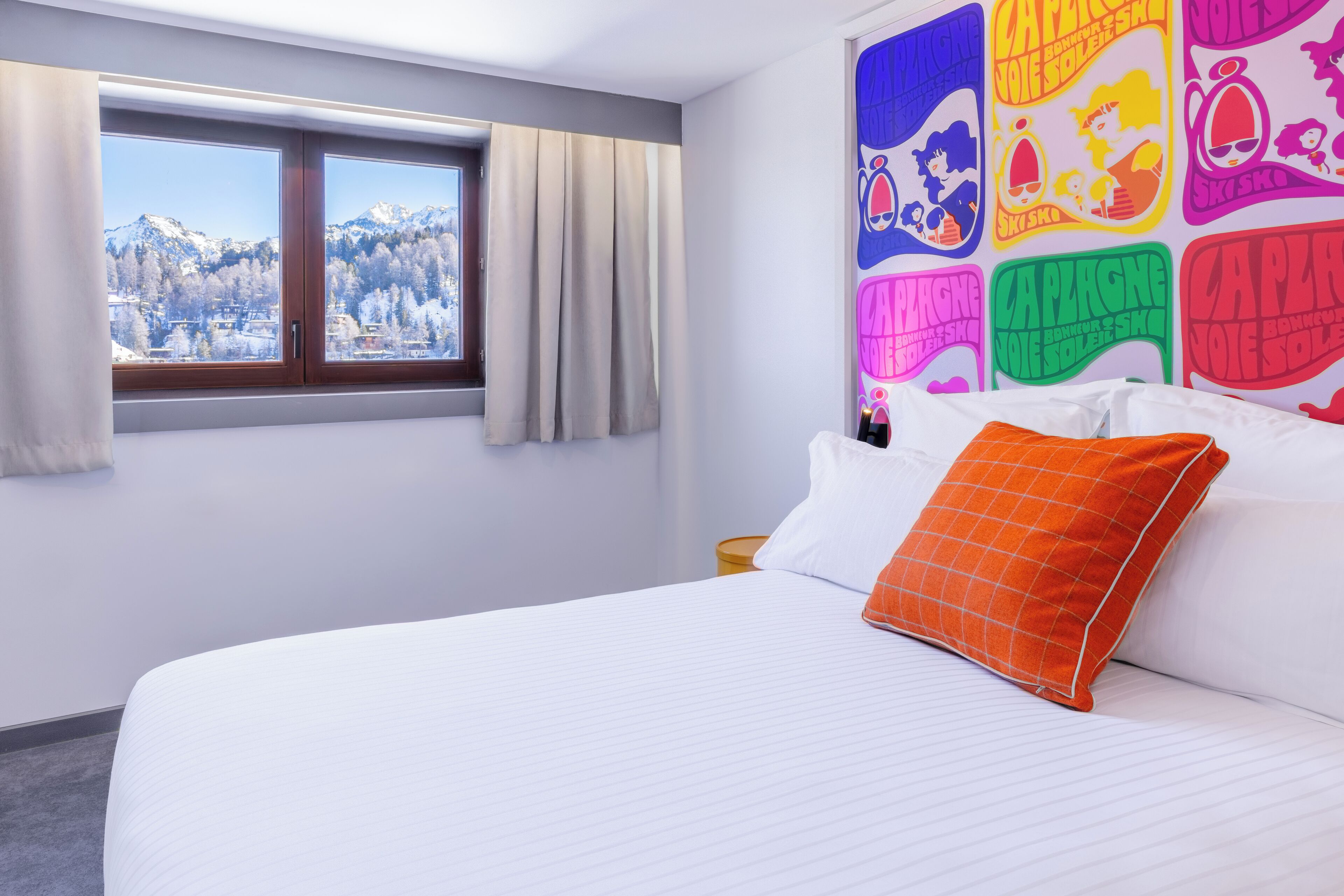 CHAMBRE CLUB EST | Literie de qualité supérieure, coffres-forts dans les chambres