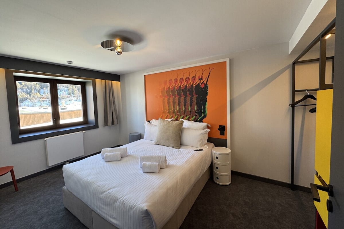 CHAMBRE CLUB EST | Sengetøy av topp kvalitet, safe på rommet og individuelt dekorert