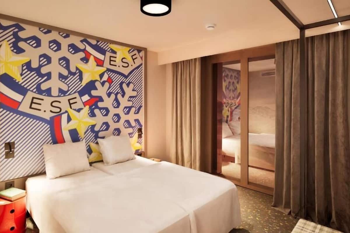 Cofres nos quartos, berços grátis, Wi-Fi de cortesia, roupa de cama