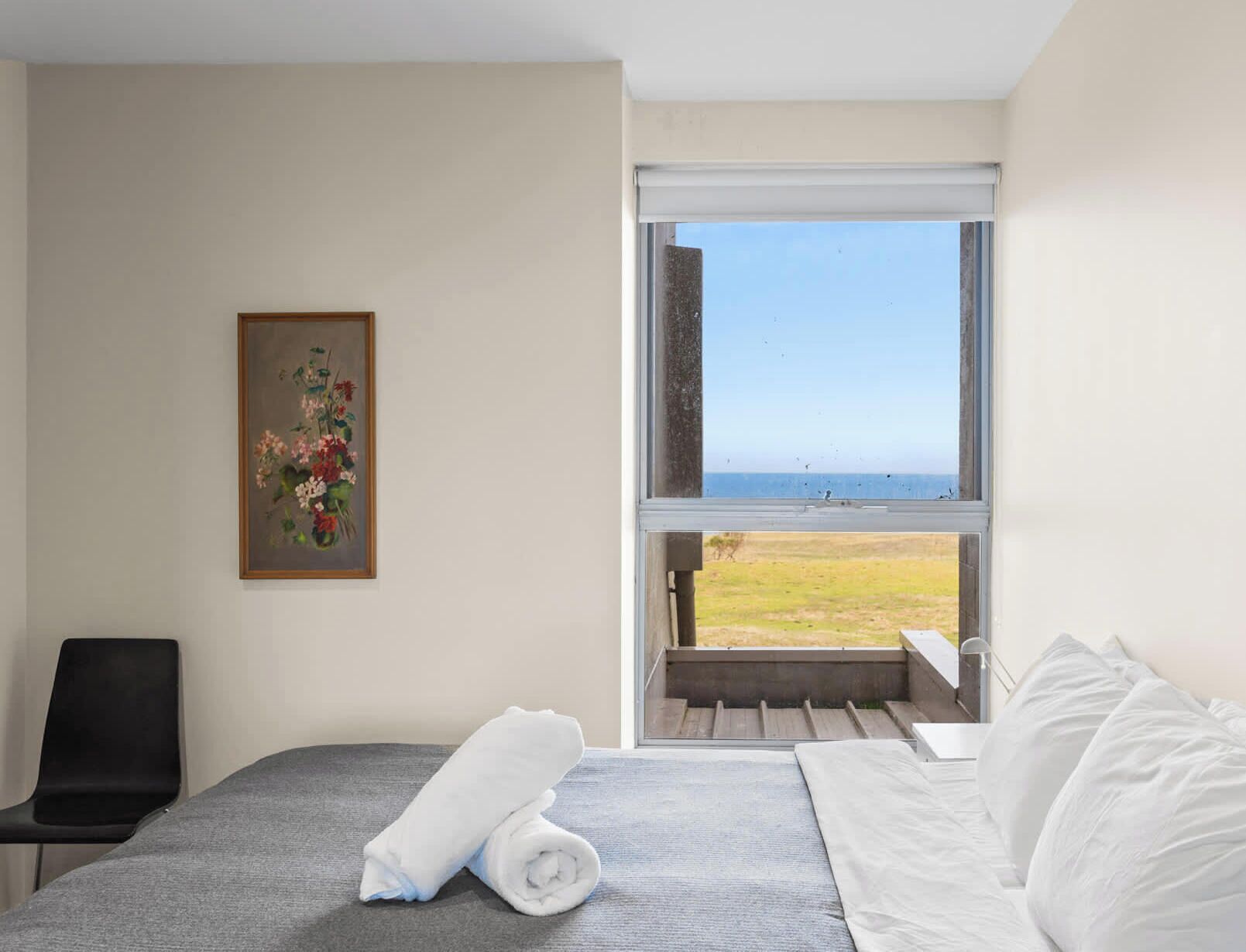 2 bedrooms, desk, iron/ironing board, WiFi