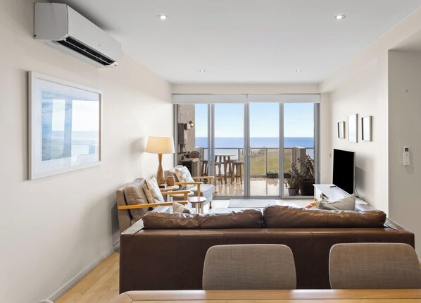 Téléviseur, bureau