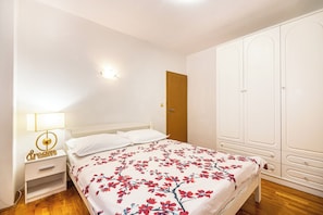 Iron/ironing board, free WiFi - C apt w Terrace & sea View, 4 min Walk to Beach (Podstrana)