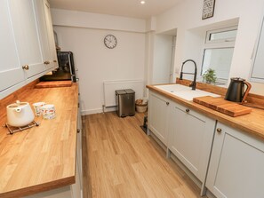 Dishwasher, cookware/dishes/utensils