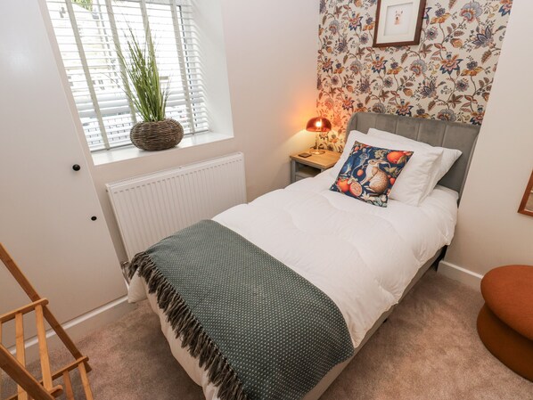 3 bedrooms, individually decorated, individually furnished, free WiFi