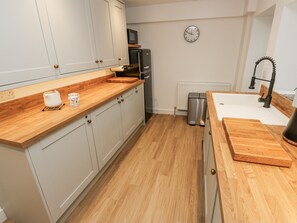 Køkkentøj/tallerkener/redskaber