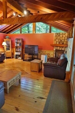 Cottage, 4 Bedrooms | Living area