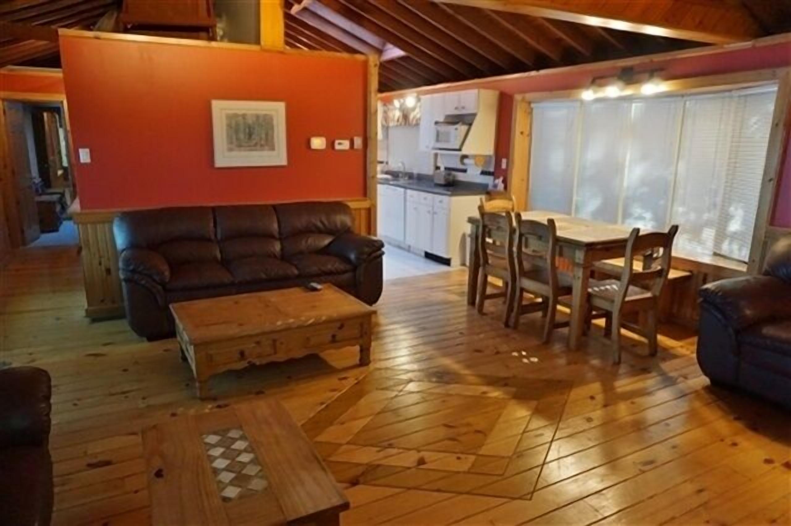 كوخ - ٤ غرف نوم | منطقة المعيشة