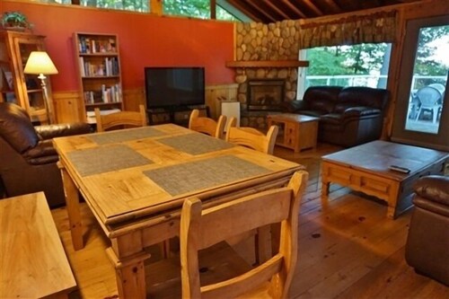 462 Paudash Lake 4 Bedroom Cottage