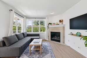 Condo, 2 Bedrooms | Living area