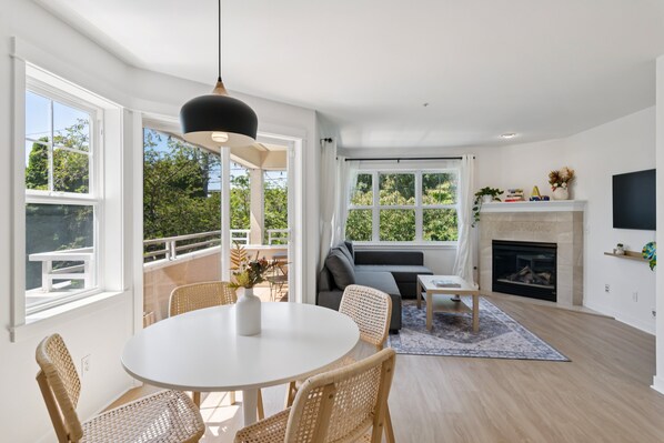 Condo, 2 Bedrooms | Living area