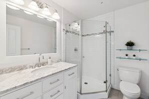 Appartamento, 2 camere da letto | Bagno | Asciugamani, shampoo