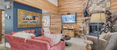 Condo, 3 Bedrooms | Living area