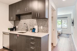 Condo, 2 Bedrooms | Bahagian dalam