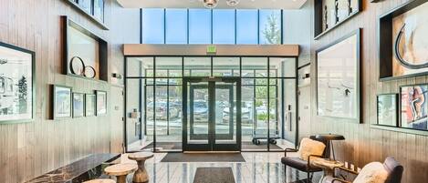 Condo, 2 Bedrooms | Lobby